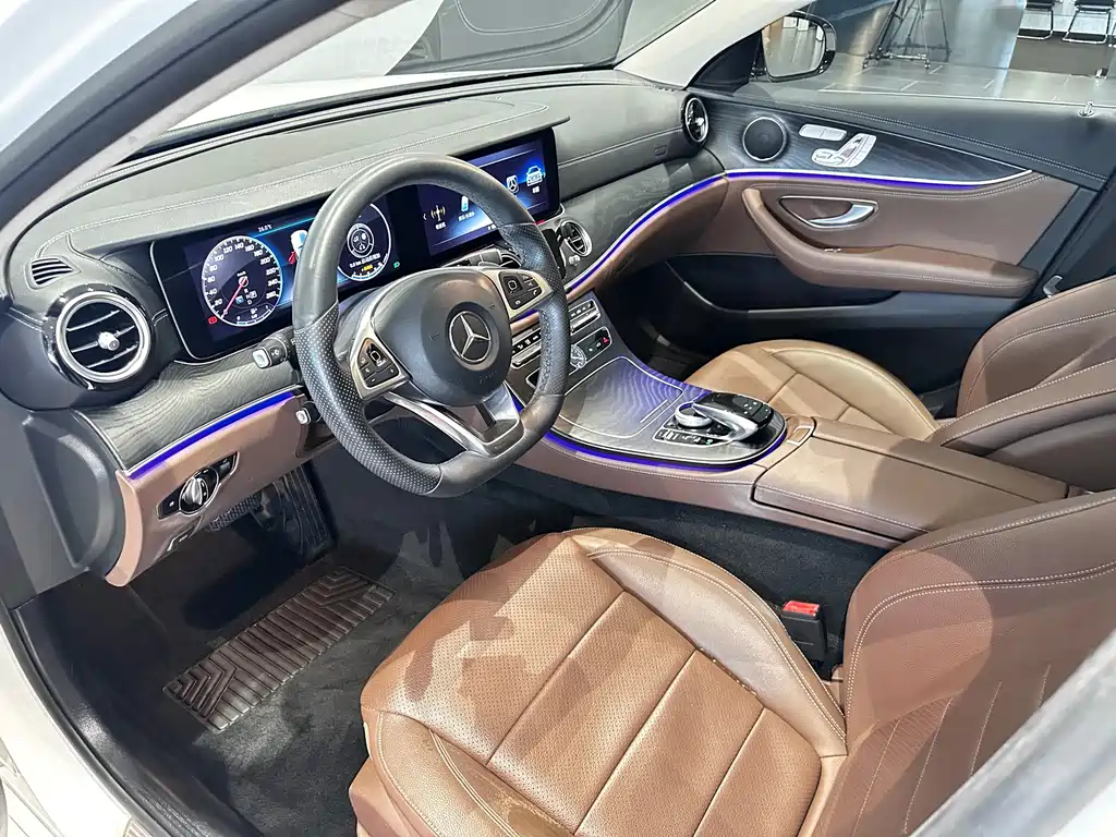Mercedes-Benz E-Class — фото 11