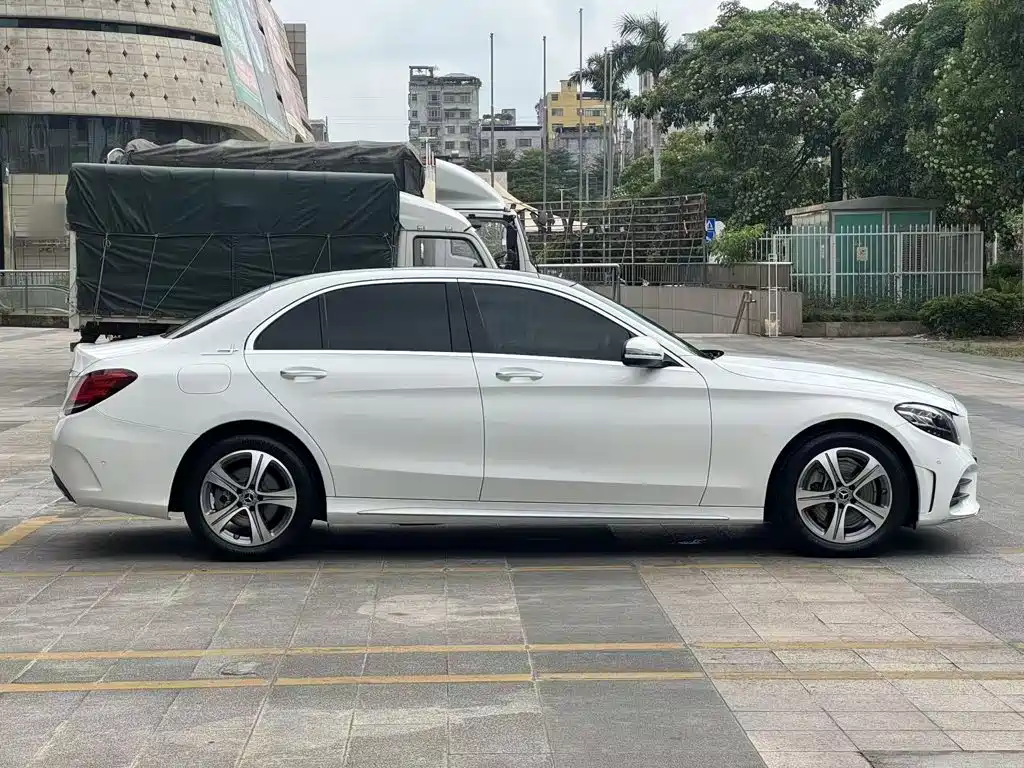 Mercedes-Benz C-Class — фото 10