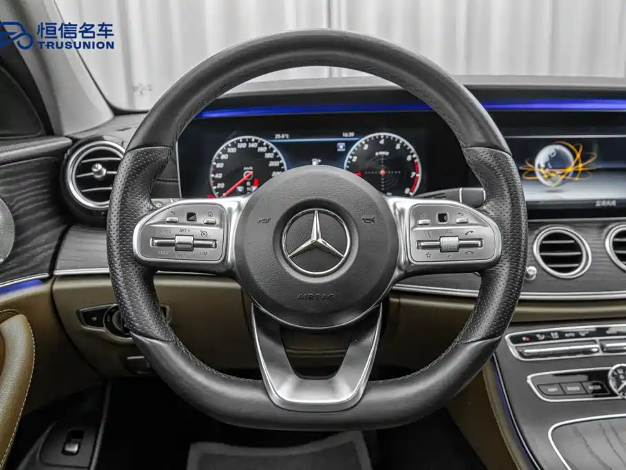 Mercedes-Benz E-Class — фото 17