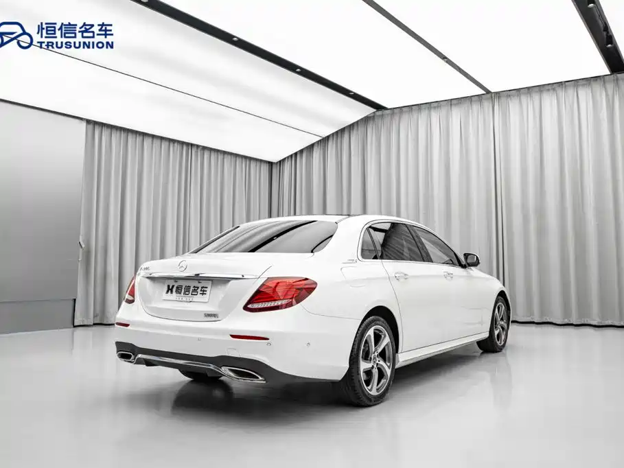 Mercedes-Benz E-Class — фото 5