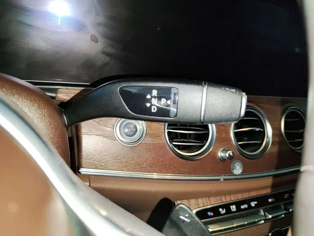 Mercedes-Benz E-Class — фото 14
