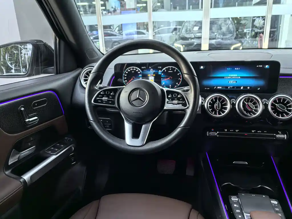 Mercedes-Benz GLB — фото 14
