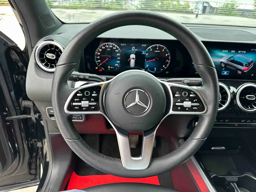 Mercedes-Benz GLB — фото 14