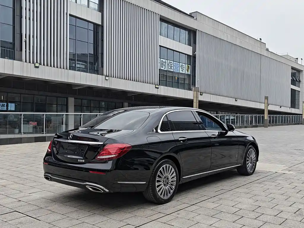 Mercedes-Benz E-Class — фото 17