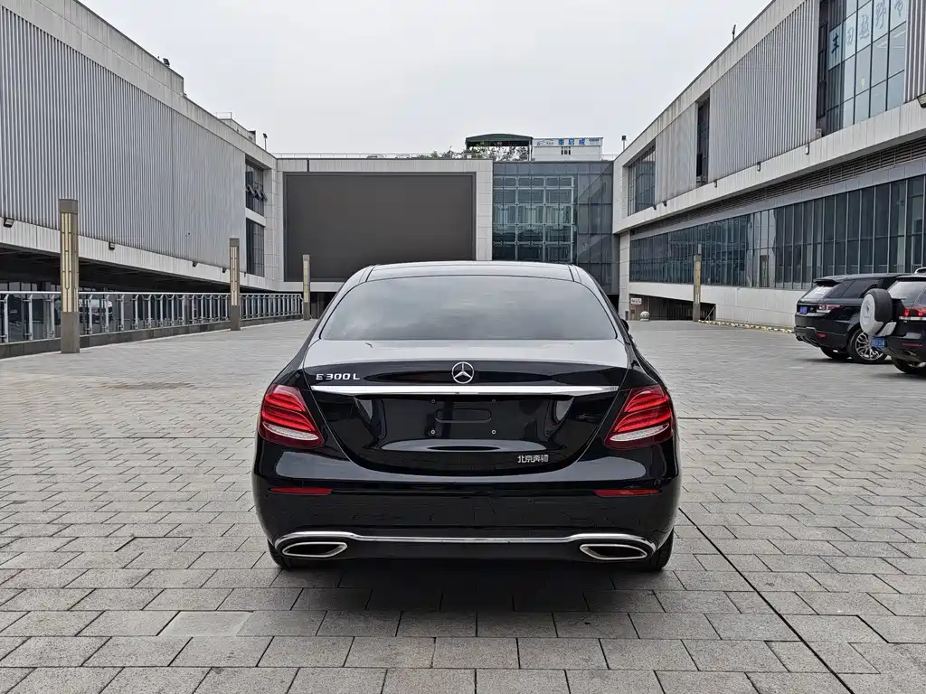 Mercedes-Benz E-Class — фото 18