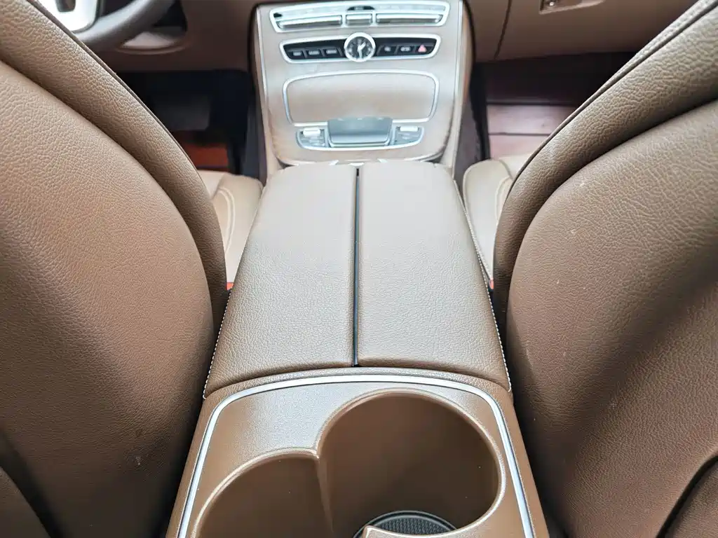 Mercedes-Benz E-Class — фото 10