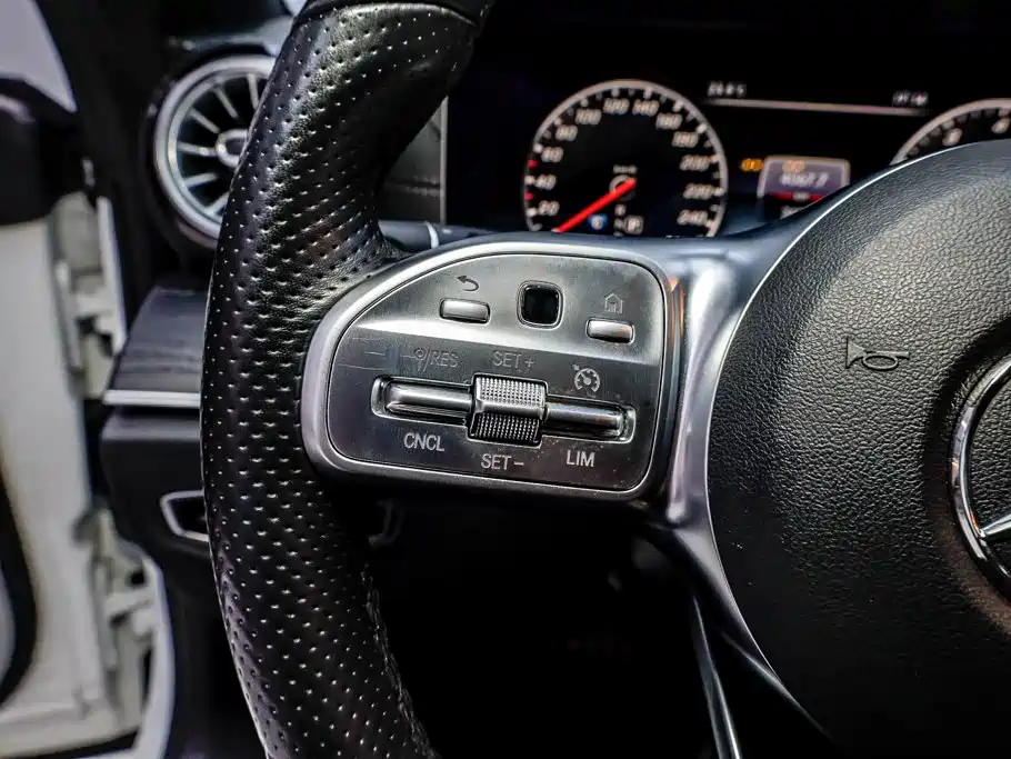 Mercedes-Benz E-Class (Import) — фото 16