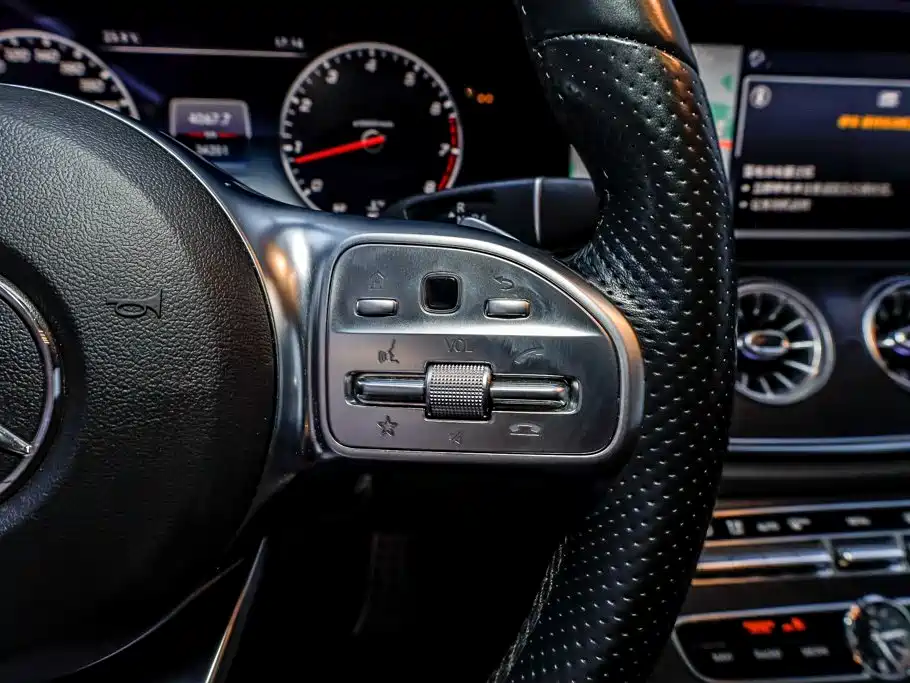 Mercedes-Benz E-Class (Import) — фото 17