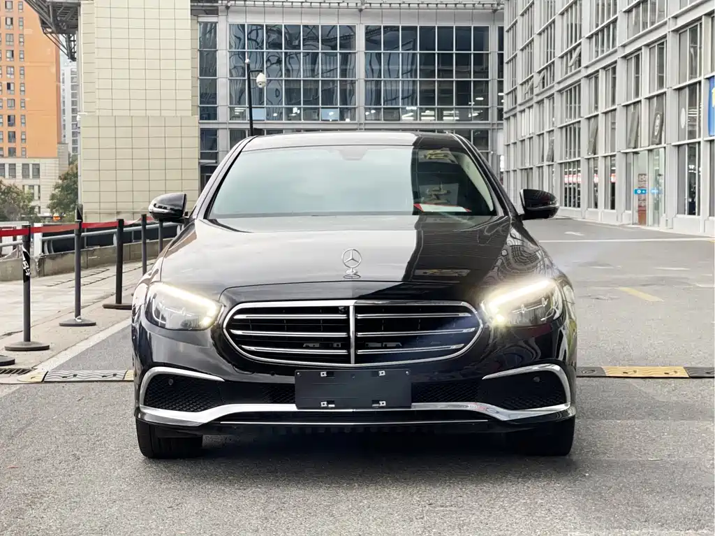 Mercedes-Benz E-Class — фото 2