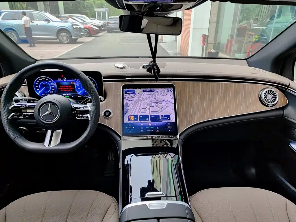 Mercedes-Benz EQE SUV — фото 10