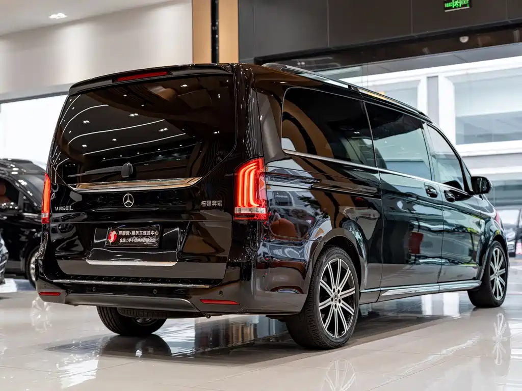 Mercedes-Benz V-Class — фото 13