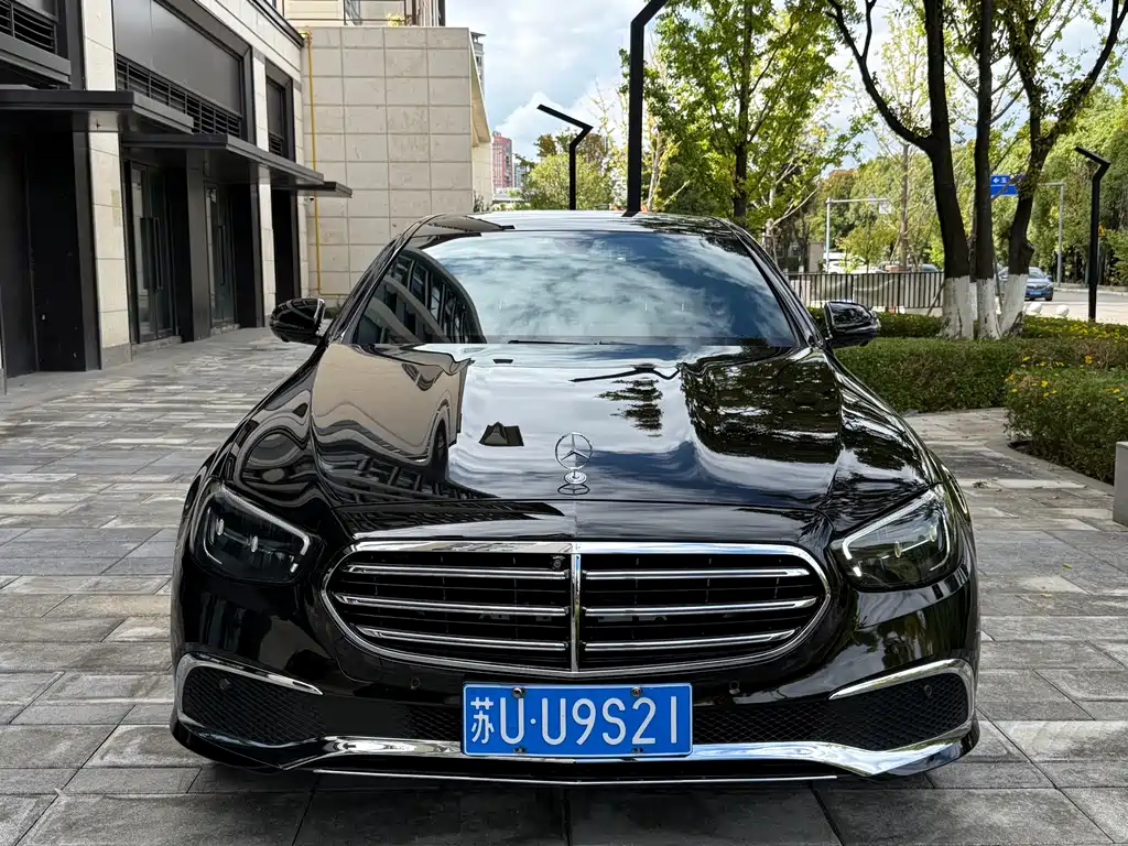 Mercedes-Benz E-Class — фото 2