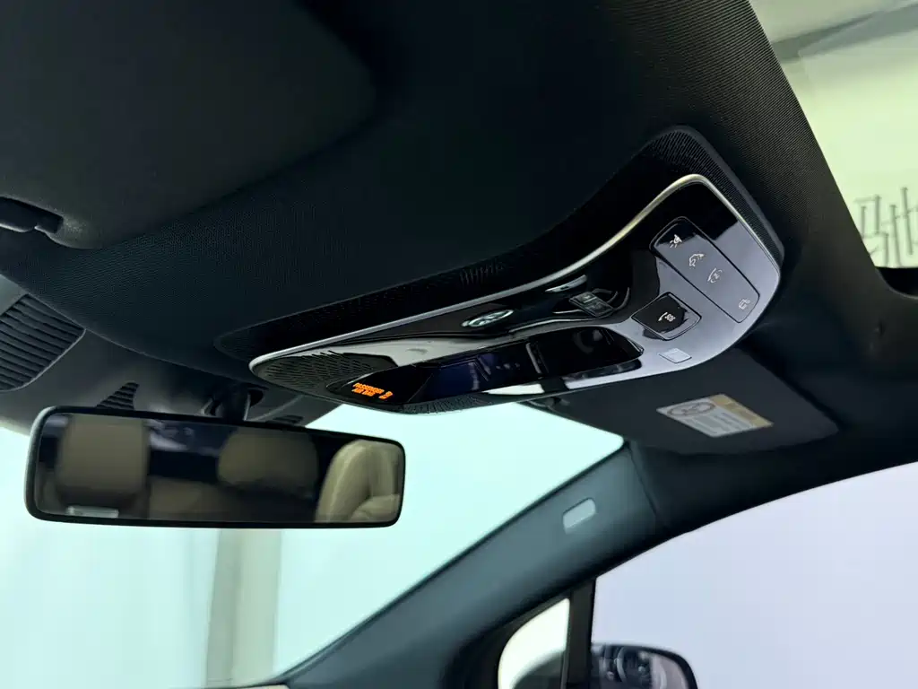Mercedes-Benz EQE SUV — фото 11