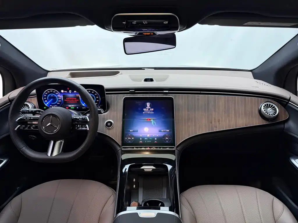 Mercedes-Benz EQE SUV — фото 14