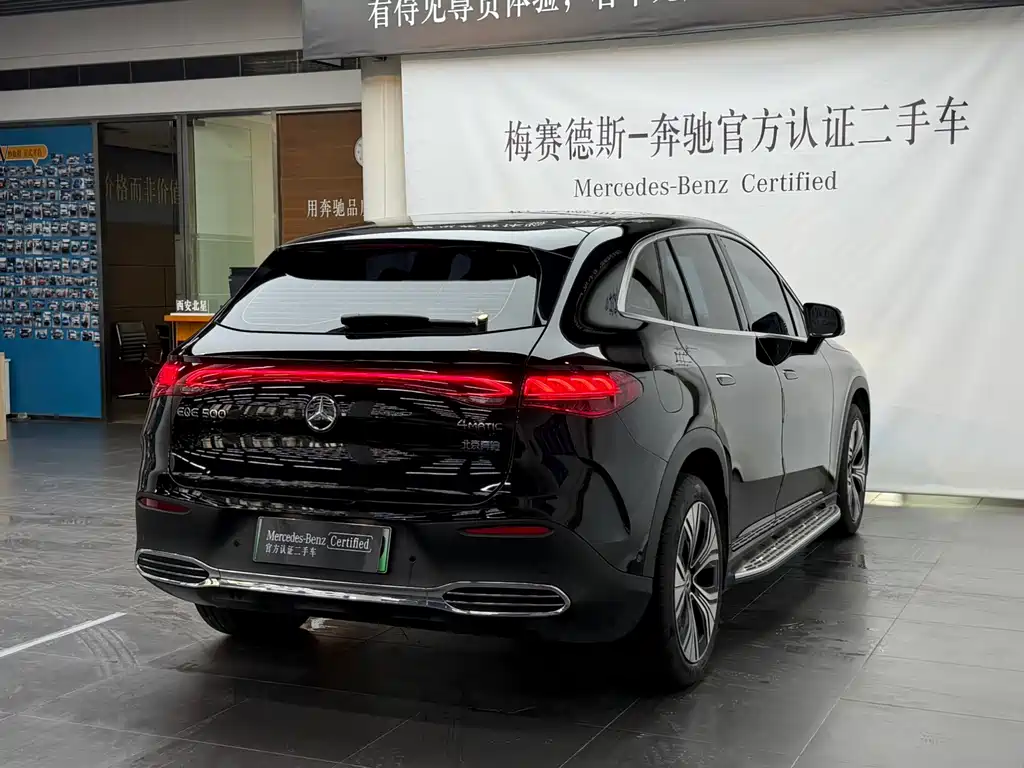 Mercedes-Benz EQE SUV — фото 7