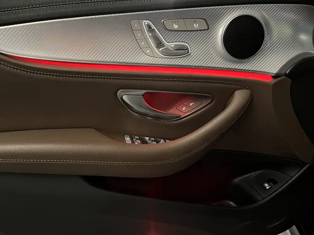 Mercedes-Benz E-Class — фото 9