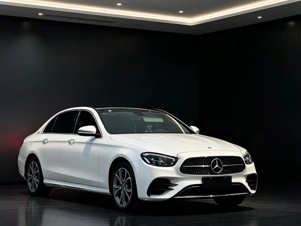 Mercedes-Benz E-Class — фото 3