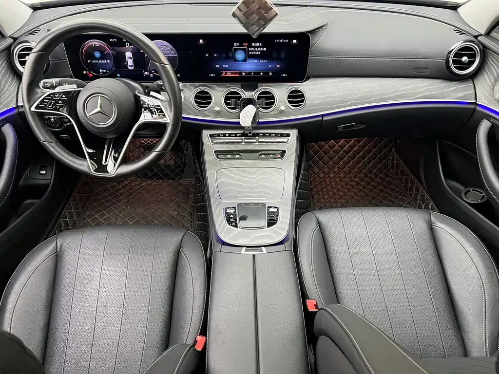Mercedes-Benz E-Class — фото 14