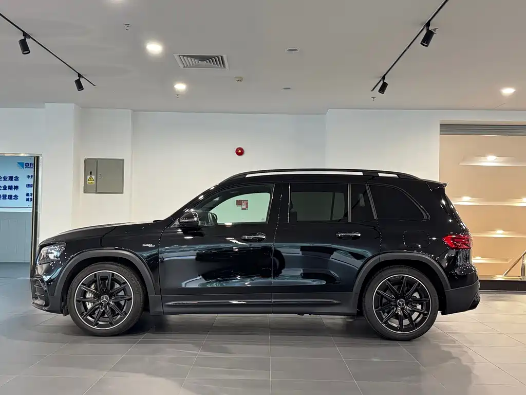 Mercedes-Benz GLB AMG — фото 2