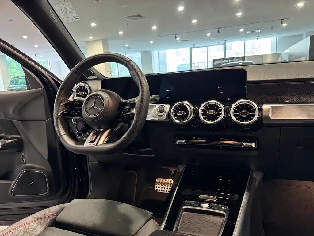 Mercedes-Benz GLB AMG — фото 9