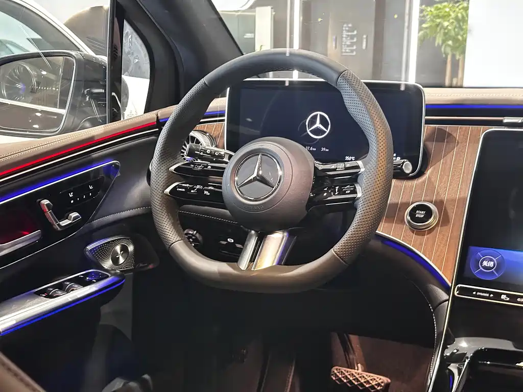 Mercedes-Benz EQE SUV — фото 12
