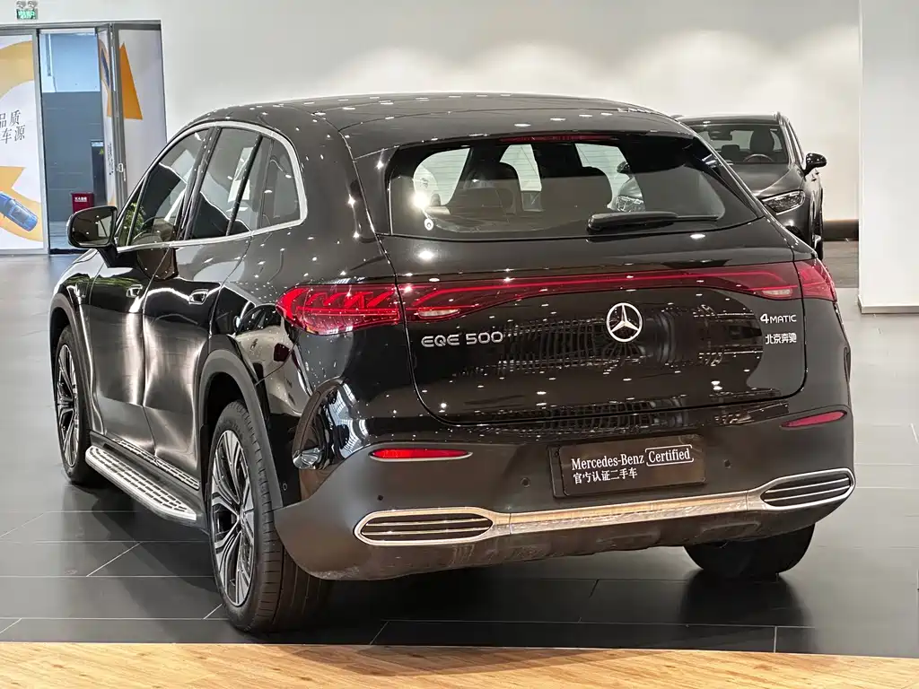Mercedes-Benz EQE SUV — фото 5