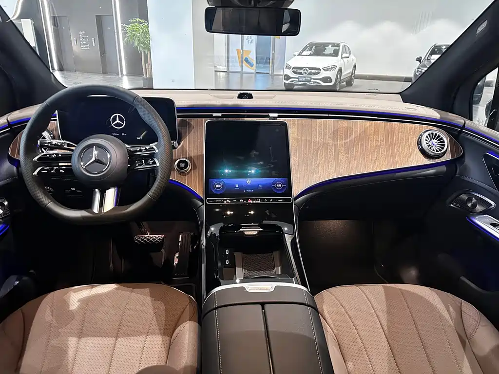 Mercedes-Benz EQE SUV — фото 10