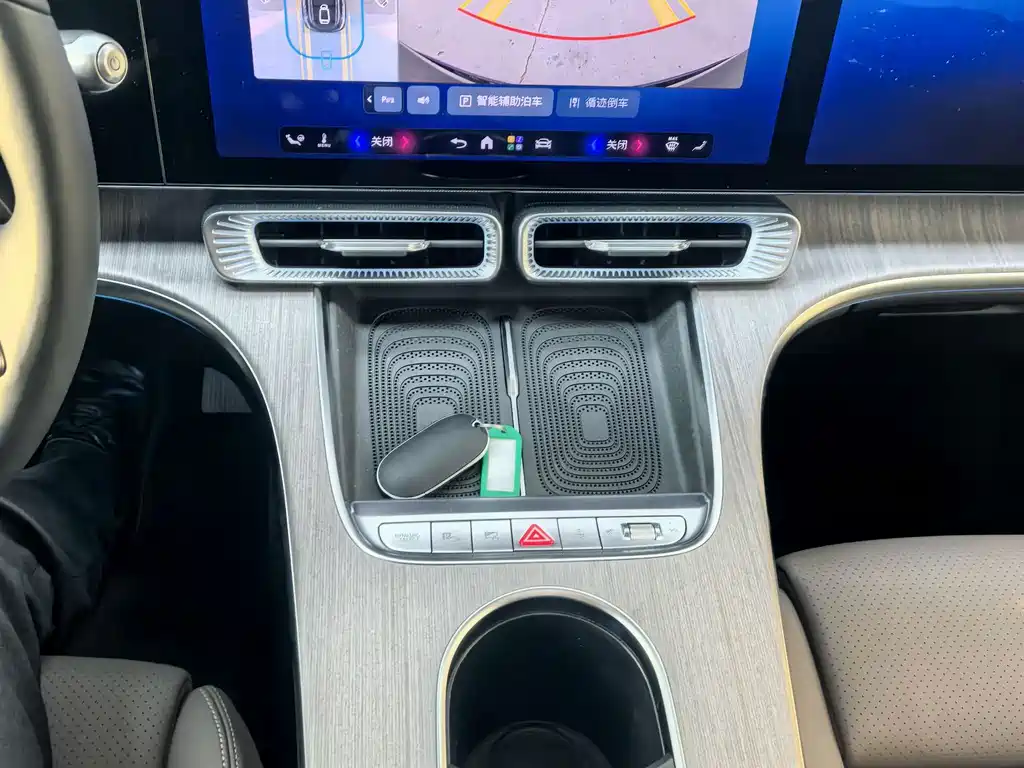 Mercedes-Benz GLC New Energy — фото 9