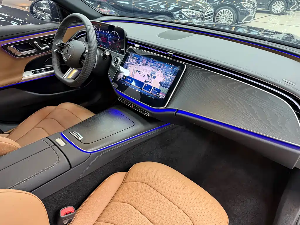 Mercedes-Benz E-Class — фото 14