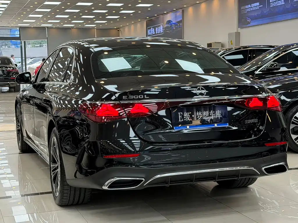 Mercedes-Benz E-Class — фото 17
