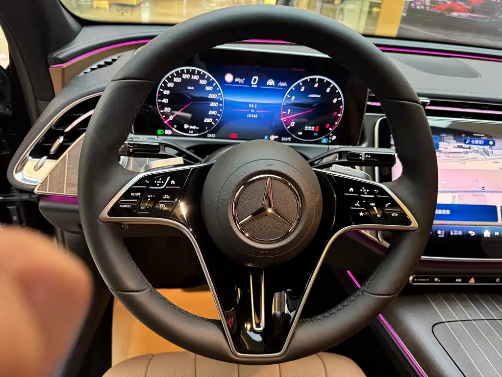 Mercedes-Benz E-Class — фото 14