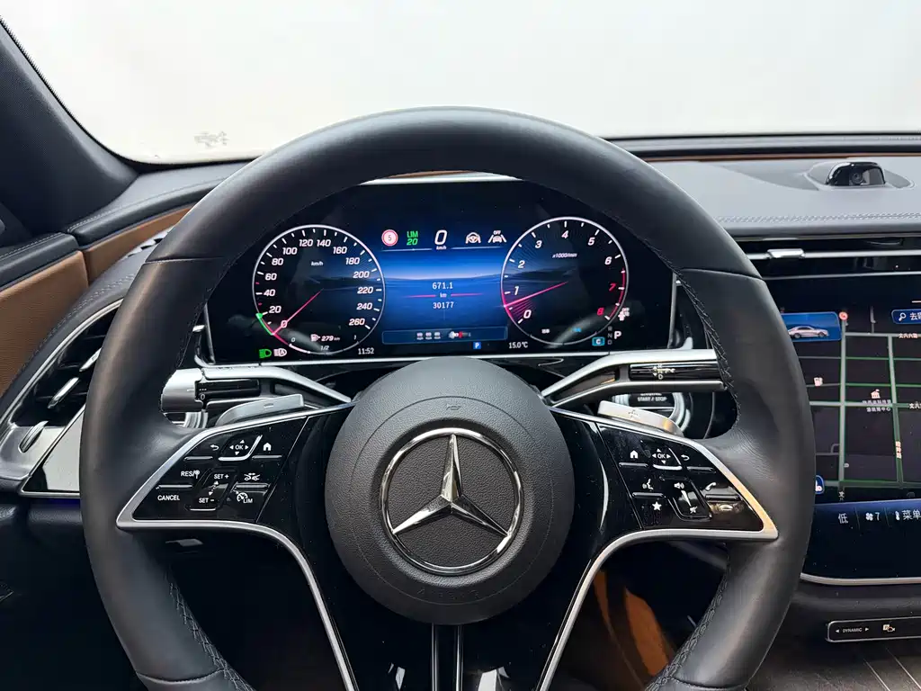 Mercedes-Benz E-Class — фото 8