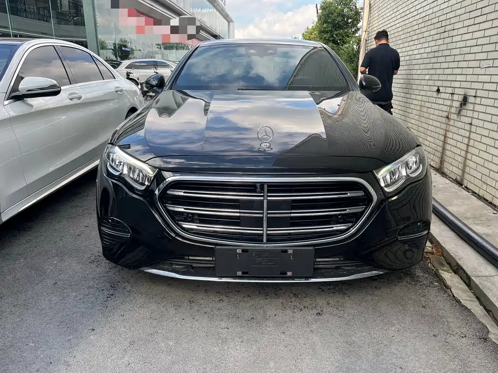 Mercedes-Benz E-Class — фото 3