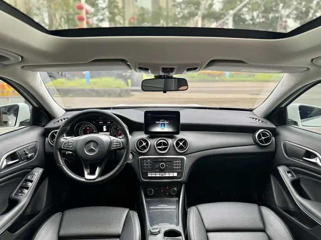 Mercedes-Benz GLA — фото 7