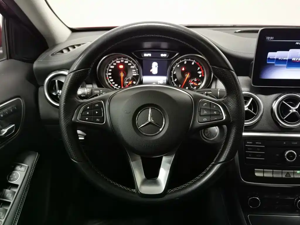 Mercedes-Benz GLA — фото 11