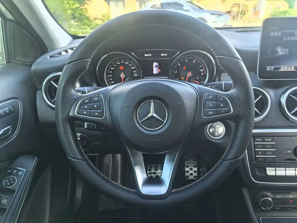 Mercedes-Benz GLA — фото 17