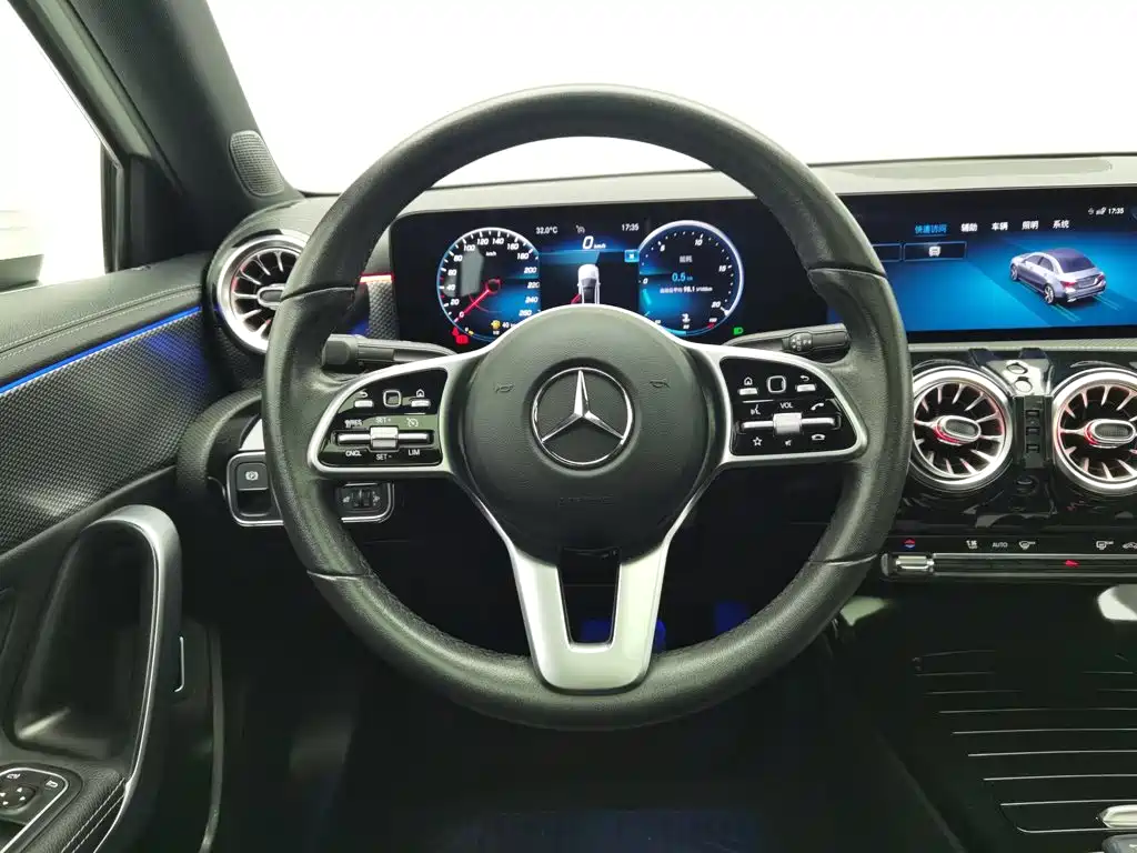 Mercedes-Benz A-Class — фото 11