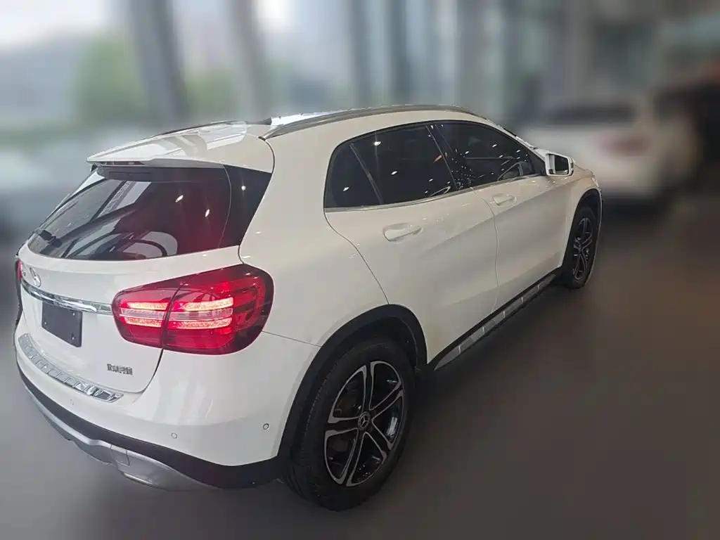 Mercedes-Benz GLA — фото 10