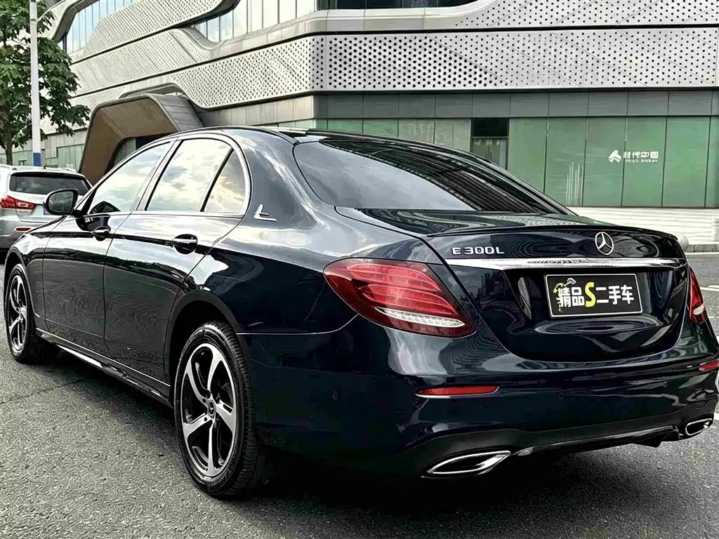 Mercedes-Benz E-Class — фото 9