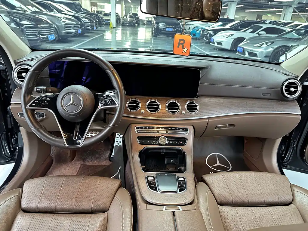Mercedes-Benz E-Class — фото 14