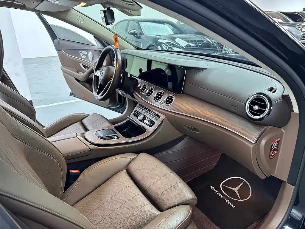 Mercedes-Benz E-Class — фото 17
