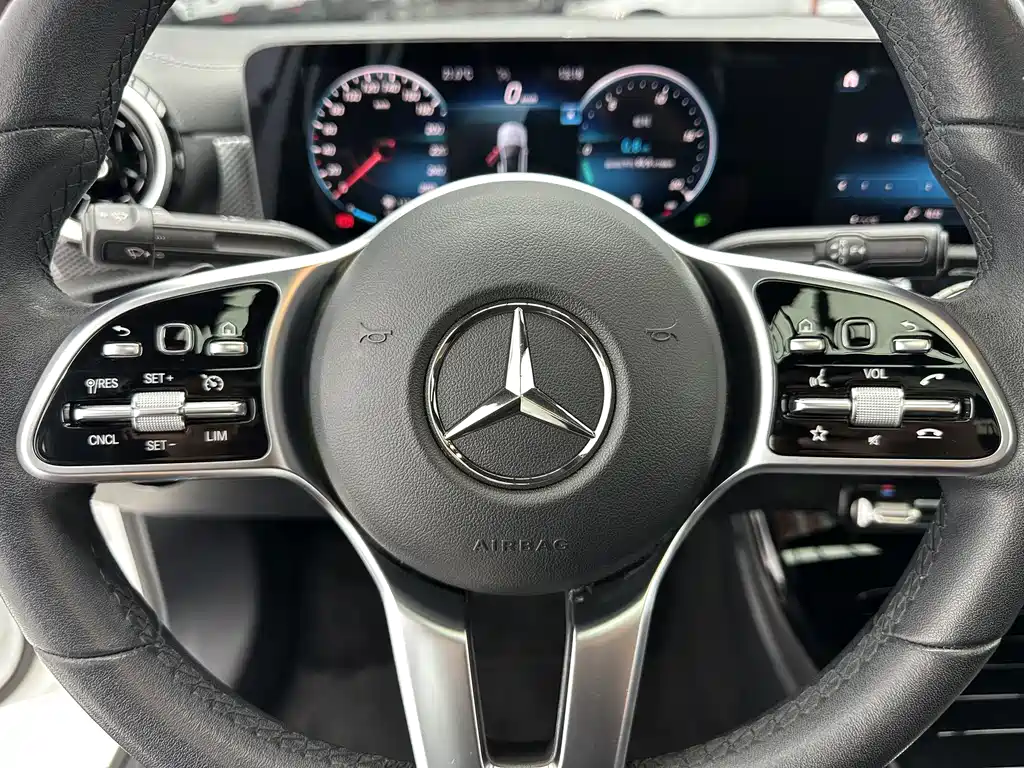 Mercedes-Benz A-Class — фото 13