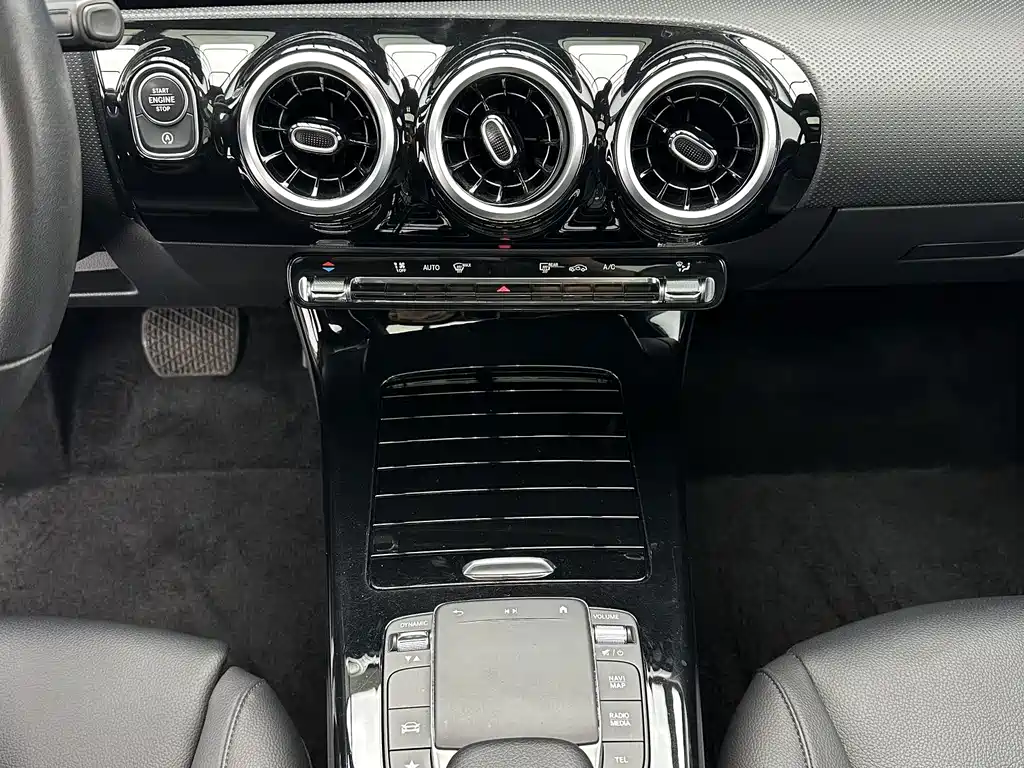 Mercedes-Benz A-Class — фото 14
