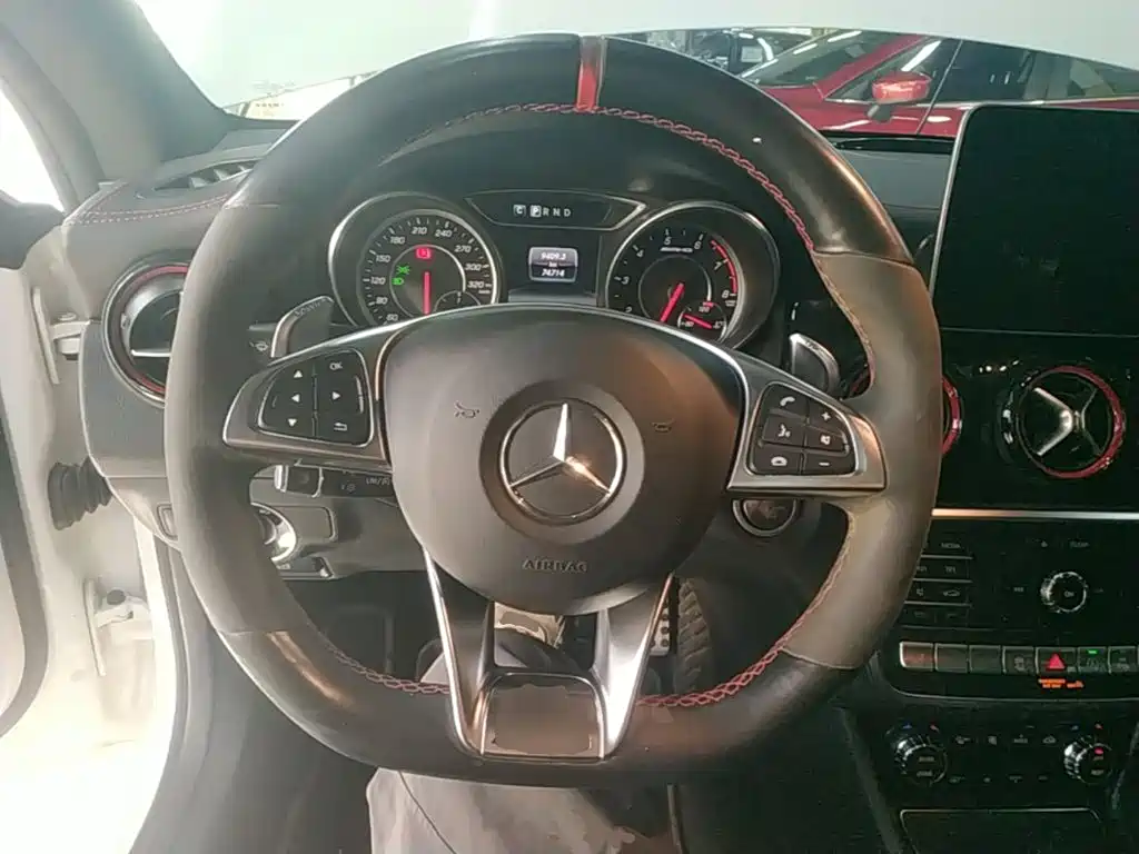 Mercedes-Benz CLA AMG — фото 11