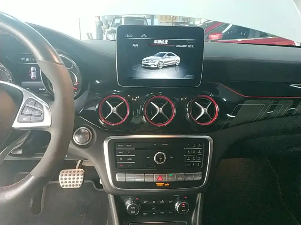 Mercedes-Benz CLA AMG — фото 13