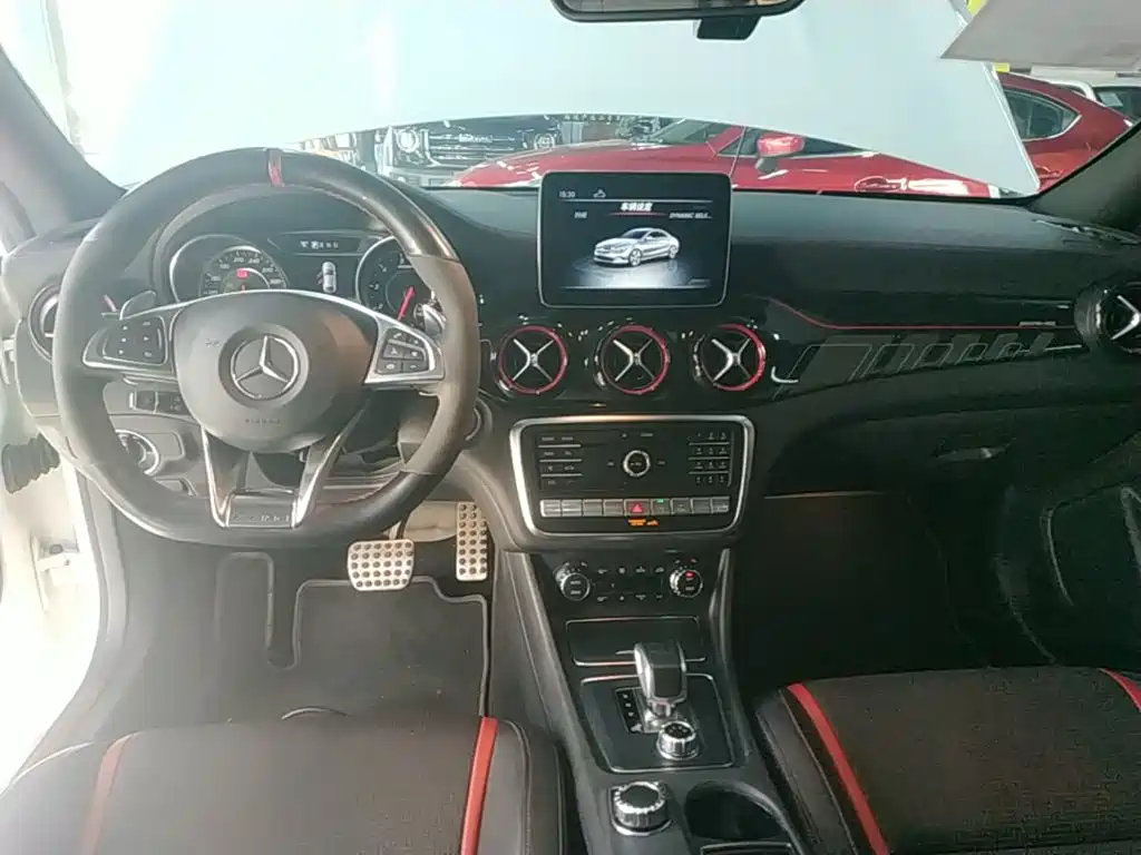 Mercedes-Benz CLA AMG — фото 10