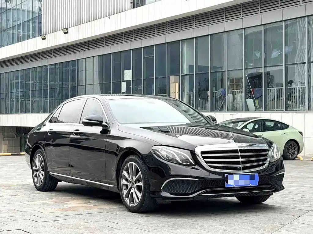 Mercedes-Benz E-Class — фото 3