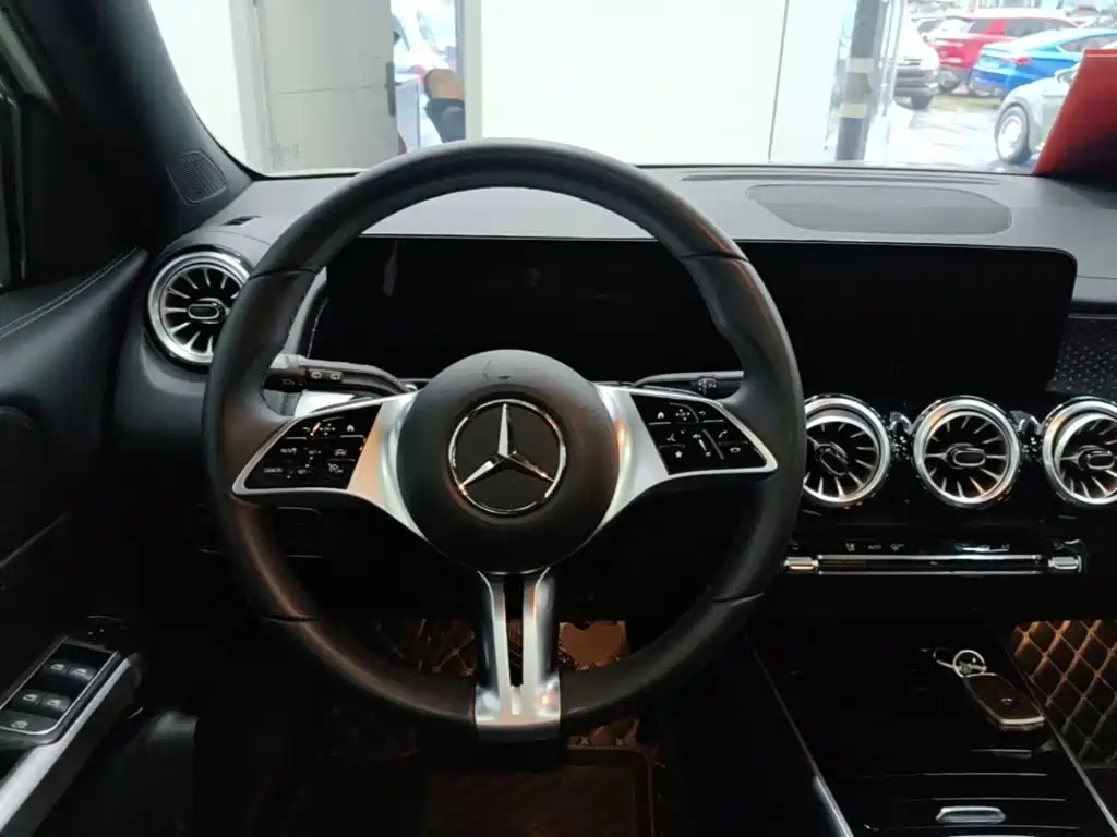 Mercedes-Benz GLB — фото 11