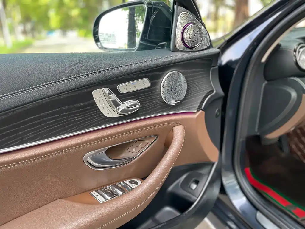 Mercedes-Benz E-Class — фото 11
