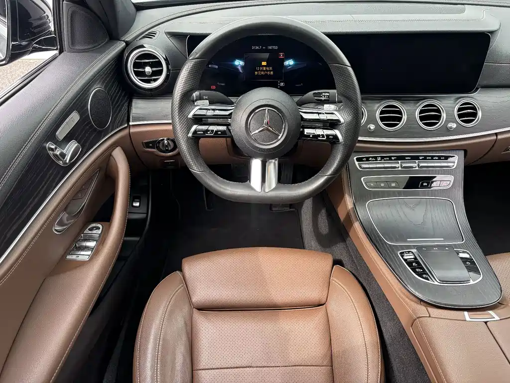 Mercedes-Benz E-Class — фото 14